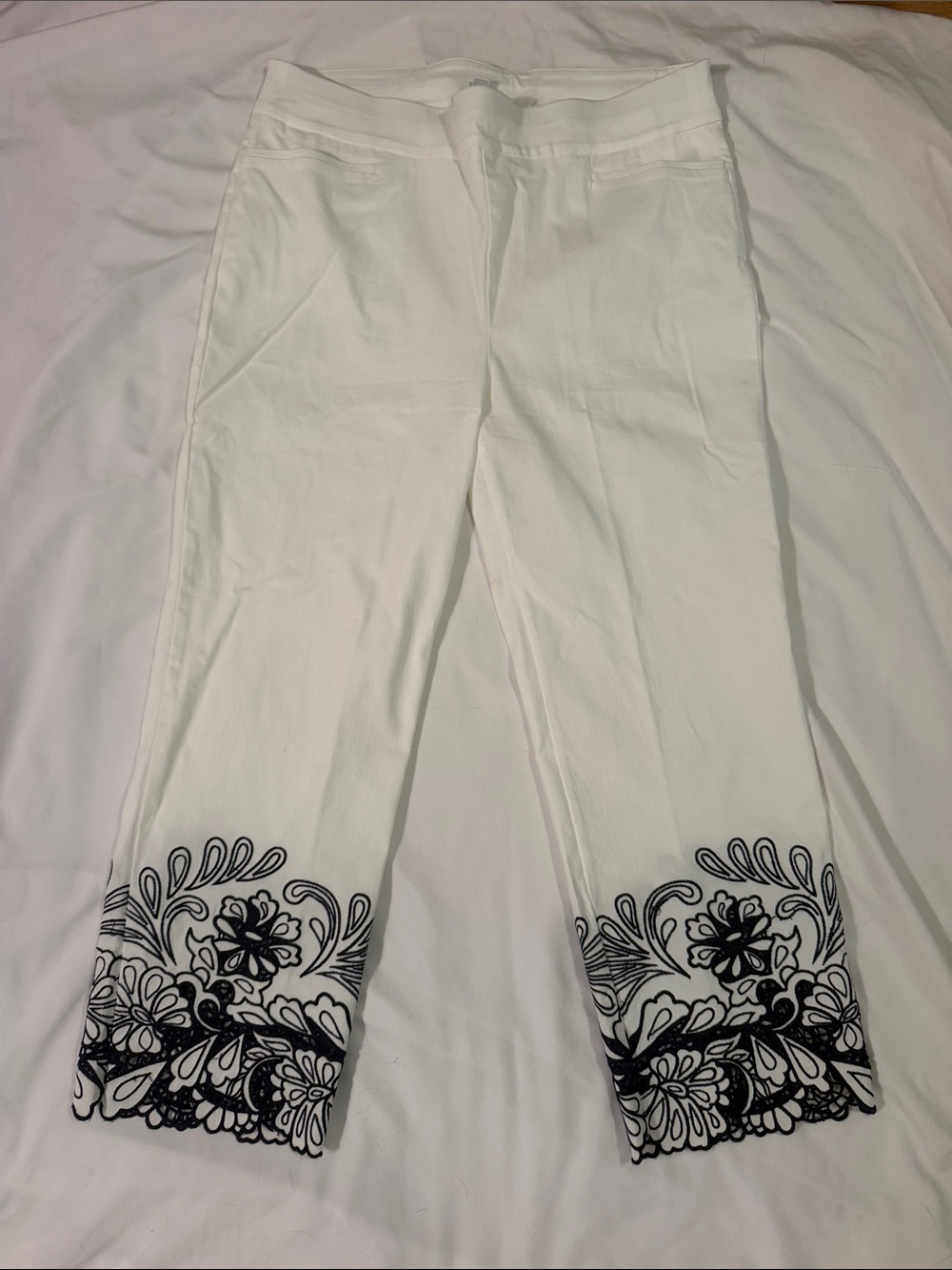 Chico's White Cropped Jeans with Black Scalloped Embroidery